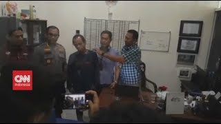 Penasaran, Penumpang Buka Pintu Darurat Pesawat