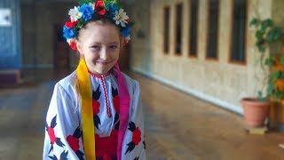 Живем в КРЫМУ. Первый концерт ДОЧЕРИ играет на Бандуре
