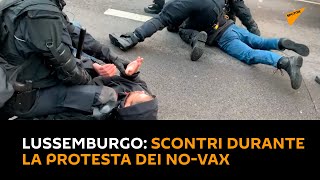 Lussemburgo: scontri con la polizia che schiera i cannoni ad acqua alla protesta dei no-vax