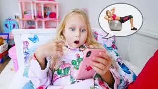 Алиса собирается на ТРЕНИРОВКУ !!!