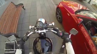 Девушка на мотоцикле. Борьба с мусором.