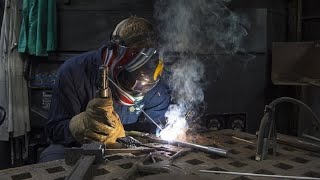 ЛАЙФХАК КАК ЛЕГКО СДЕЛАТЬ СВАРОЧНЫЙ АППАРАТ СВОИМИ РУКАМИ ( ДЛЯ ШКОЛЬНИКОВ ).
