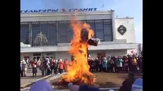 Масленица 2015, Микашевичи. Сжигают чучело...