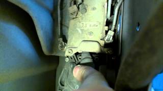 Ремонт замка водительской двери Mazda Familia 323 Protege BJ ч.1