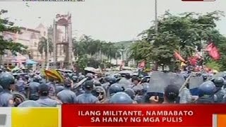BT: Ilang militante sa Commonwealth Ave., QC, nambabato sa hanay ng mga pulis