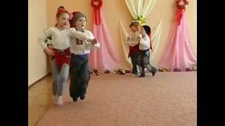 Веселый  украинский  танец "Одна калина"