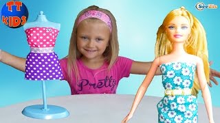 Ярослава открывает набор игрушек – Ателье для Кукол. Игрушки для детей | Видео для девочек
