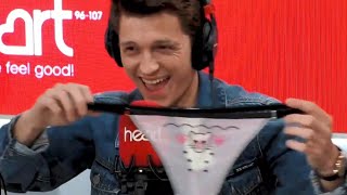Том Холланд надевает стринги под костюм Человека-Паука!