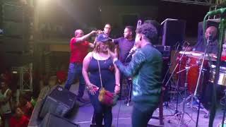 Ya Me Entere - Rey Feliz - Le Canta A Una Chica En Vivo