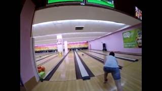 Как научиться играть в боулинг)))