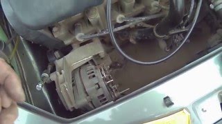 Горит красная сигнальная лампа разряда аккумулятора