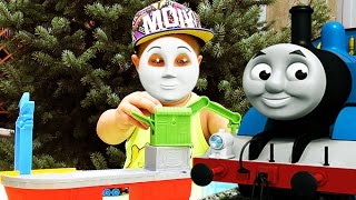 Рома играет с игрушками Томас и Его Друзья Видео Для Детей
