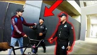 POLICIA SE ENFURECE Y LO GOLPEA