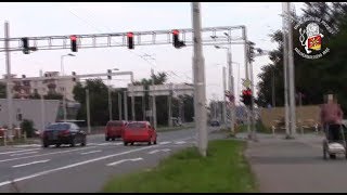 RISKOVÁNÍ ŘIDIČŮ V HRADCI KRÁLOVÉ - JÍZDA NA ČERVENOU