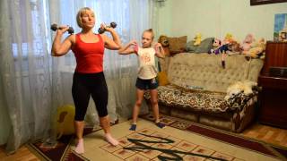 Утренняя зарядка перед школой (мама и доця)