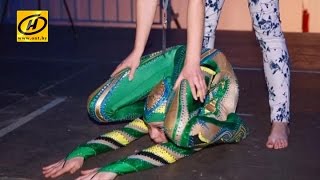 Белорусская девочка-змея поражает зрителей фестиваля "Факел"