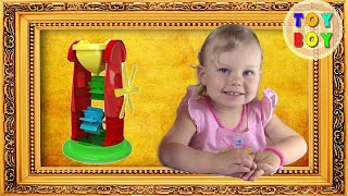 Детская мельница.  Ветряная мельница для детей.  Поля играет с ветряной мельницей.  #ToyBoy