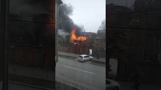 Горит дом художника Шитова на ул. Дзержинского.
