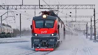 Двухсистемный электровоз ЭП20-053 пассажирским поездом №15 Екатеринбург - Москва