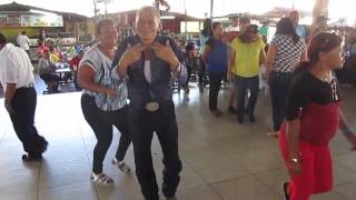 El Pirulino Sampedrano, bailando : El Pirulino, en la Plaza Típica