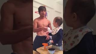 （インスタ人気動画）全力で鼻かみを教えるクレイジーパパ