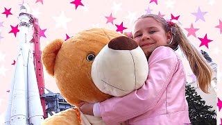 Куда сходить с детьми? Ксюша и Алиса на ВДНХ! Развлечения для детей! Видео для детей!