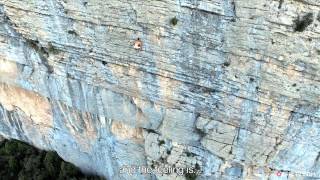 No Rope, No Chalk...No Clothes - The Purest Form Of Climbing? | EpicTV Fresh Catch
