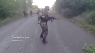 Неудачный штурм ополченцев.  Камера засняла момент смерти и ранений  Донецк  Украина 18+ 28 06 2017