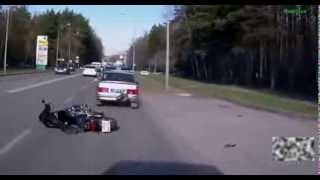 Байкер врезался в полицейскую машину/Biker Crashes Into Police Car