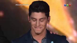 Matías Carrica canta "Buscavidas" en la final de ELEGIDOS