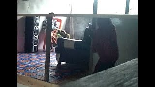 Detik Detik bocah di tembak maling saat main geme terekam camera cctv