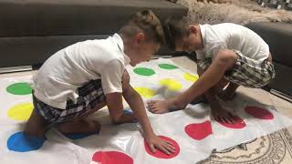 Играем в ТВИСТЕП? play to twister! Funny time ? Three BROTHERS! Мультики игры?