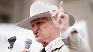 Katter defends unleashing at 'city lily pad lefty' reporter