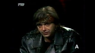 Константин Кинчев зачитывает фрагмент стихотворения Николая Гумилёва "Волшебная скрипка"