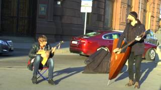 Кручу,кручу педали кручу.песня кота Леопольда.дуэт музыкантов