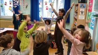 Lach Yoga in der Schule