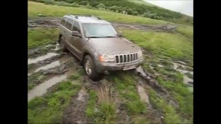 Jeep Grand Cheroke на бездорожье,грязь.