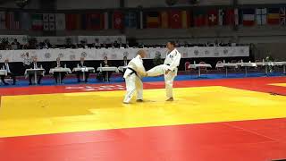 Démonstration de kata par des champions du monde de kata