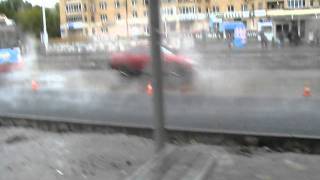 г. Волгодонск. Асфальт кладут прямо в лужи.