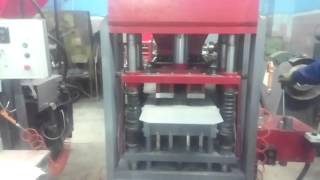 Пресса ERMANI. Гиперпрессованная брусчатка. 80 тонн.