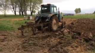 Вспашка земельного участка плугом. Минитрактор. (ч1)