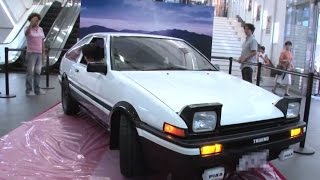 【独占】頭文字D“ハチロク”が新宿に登場！レースクイーンも応援？　映画「新劇場版『頭文字D』 Legend1 －覚醒－」イベント