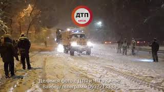 19.12.2017 МЕР КИЕВА КЛИЧКО НА ЛИКВИДАЦИИ СНЕЖНОГО КОЛЛАПСА НА УЛИЦЕ ТЕЛИГИ