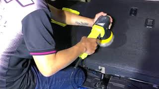 Video sử dụng bàn chải để dọn nội thất ô tô