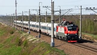 Электровоз ЭП20-017 с поездом "Невский экспресс"
