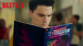 Felipe Neto invadiu Moordale pra distribuir umas HQs de Sex Education | Netflix Brasil