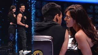 Tiger Shroff And Disha Patani Gets Romantic While Promoting Baaghi 2 On Super Dancer 2 Sets
