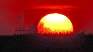 КРАСИВЫЙ ЗАКАТ над рекой - Солнце заходит под горизонт FullHD 1080p футаж