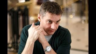 «А жена не ревнует?»: Антон Батырев показал нежное фото в обьятиях известной молодой актрисы