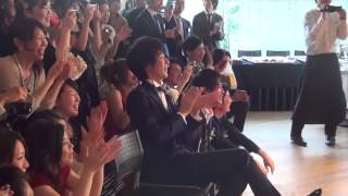 サプライズ仕掛け人の新婦も涙！女性たちの可愛いフラッシュモブ♪